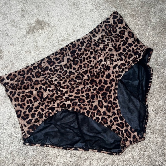 Torrid High-Rise Ruched Bikini Bottom Leopard Print Size 4X (26) - Picture 11 of 13